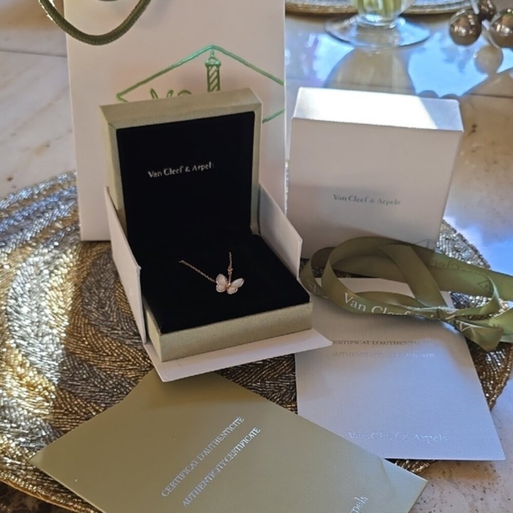 Van Cleef & Arpels Gold color chain and White Butterfly Necklace.   ..... - Picture 3 of 9